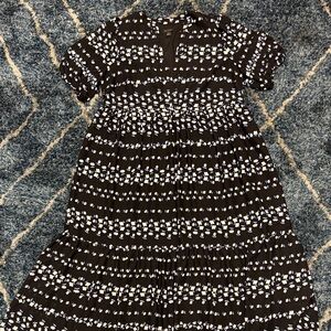 Ann Taylor women shift Black and White Patterned Dress size Medium